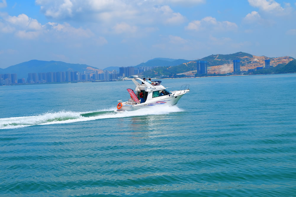 巽寮湾豪华游艇BAYLINER XR7出租观光出海旅游垂钓商务接待