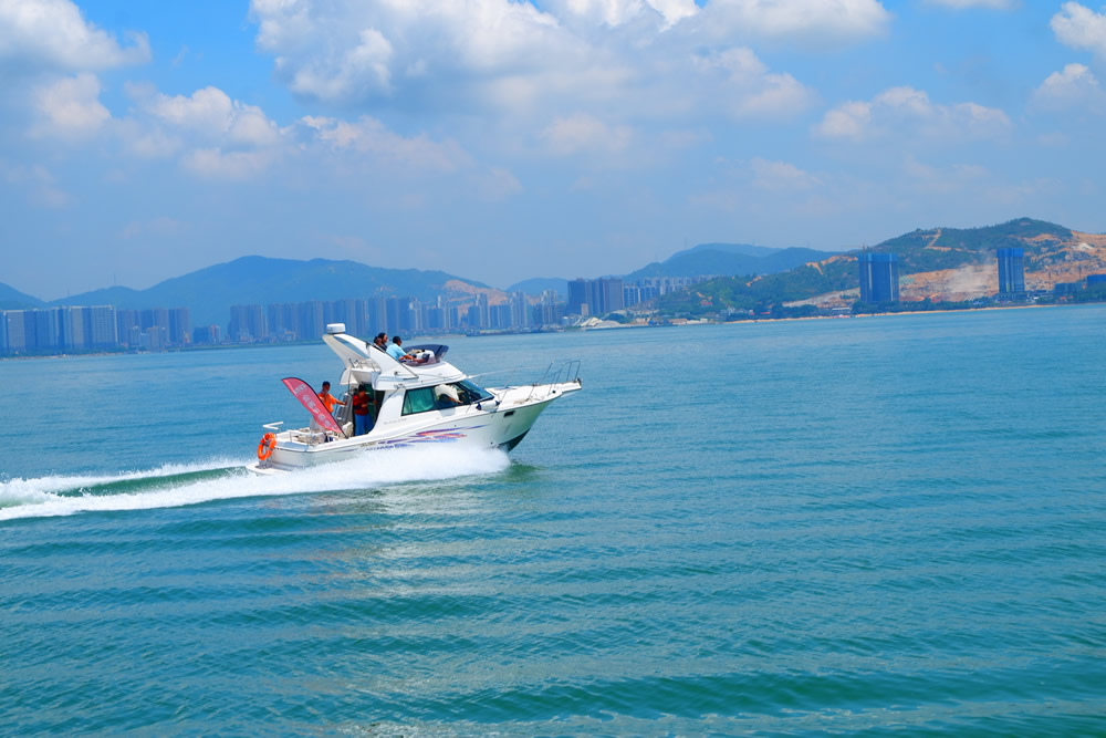 巽寮湾豪华游艇BAYLINER XR7出租观光出海旅游垂钓商务接待